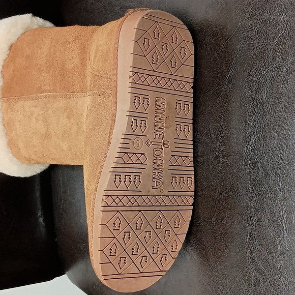 Minnetonka Fringe Canyon Boot/moccasin in Brown Tan Youth or petite women Suede - Picture 2 of 4